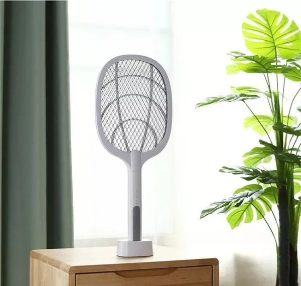 Electric fly swatter/lamp 